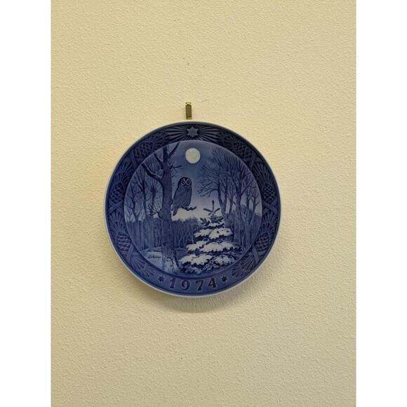 Vintage 1974 Royal Copenhagen 'Winter Twilight' 'Vinterskumring' Plate - Picture 1 of 4